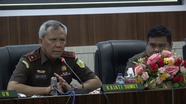 Kajati Sumut Idianto, SH,MH membuka Monitoring dan Evaluasi Kinerja Masing-masing Bidang dan Seluruh Satker di Wilayah Kejaksaan Tinggi Sumatera Utara yang digelar di Aula Sasana Cipta Kerta, Lantai 3 Kantor Kejati Sumut Jalan AH Nasution Medan, Selasa (7/11/2023).