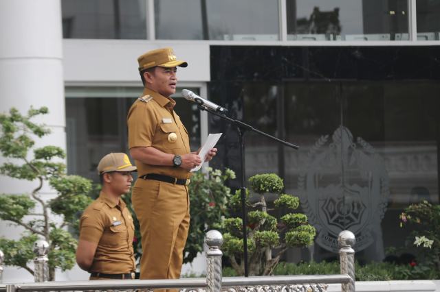 Penjabat (Pj) Gubernur Sumatera Utara (Sumut) Hassanudin memimpin Apel Pagi di Halaman Kantor Gubernur Jalan Diponegoro Nomor 30 Medan, baru-baru ini. Foto/Diskominfo Sumut