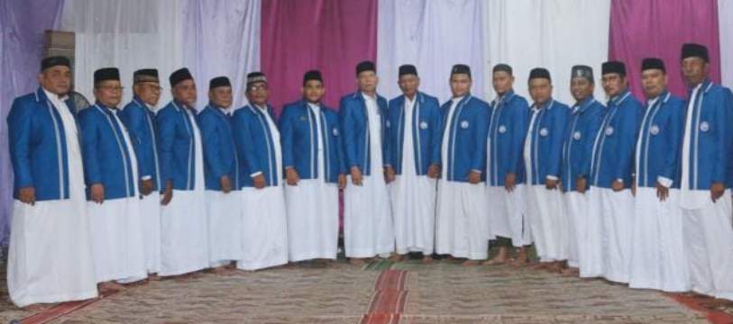 Dewan Pembina serta Pengurus Forum Asatidz Medan Belawan (FAS-MB) diabadikan usai pelaksanaan Safari Subuh di Masjid Aqabah Jalan T. M Pahlawan Gudang Arang Belawan I, Ahad (12/11/2023).