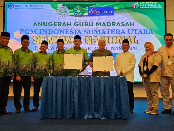 Direktur Utama Bank Sumut Babay Parid Wazdi saat menghadiri penganugerahan guru madrasah berprestasi yang dilaksanakan di ballroom lt 10 Kantor Pusat Bank Sumut Minggu (26/11/2023).