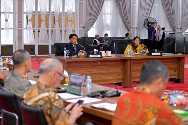 Pj. Gubernur Sumut Hassanudin menerima Kunjungan Kerja Reses Komisi I DPR RI di Aula Tengku Rizal Nurdin, Rumah Dinas Gubernur Sumut, Jalan Sudirman No. 41, Medan, Kamis (7/12/2023). Foto/Dinas Komunikasi dan Informatika Provinsi Sumut