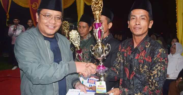 Pj Bupati Palas Serahkan Piala dan Hadiah Lomba Touring Wisata