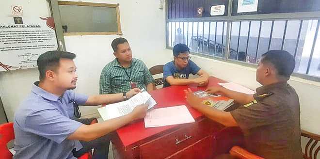 Pelimpahan tersangka dan barang bukti Tahap II 3 berkas perkara dugaan korupsi pengelolaan keuangan negara pada BLU di RSUP Haji Adam Malik Medan.