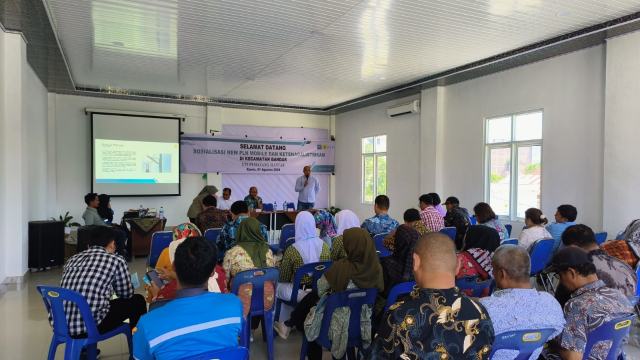 Kepala Kecamatan Bandar, Tagon Sihotang memberikan sambutan dalam kegiatan sosialisasi kemudahan mengakses layanan PLN melalui aplikasi PLN Mobile, Sabtu (2/8/2024).