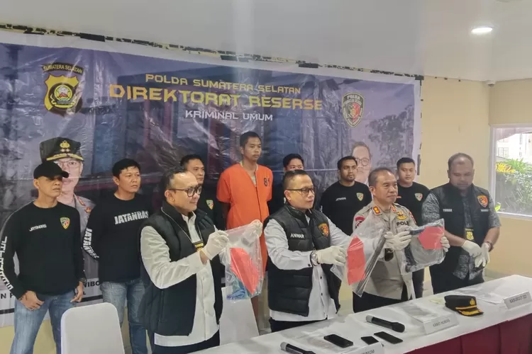 "Pelaku masuk dari belakang, kemudian mengancam korban dengan sebilah golok dan mengikatnya," kata Anwar, Jumat (2/8/2024).
