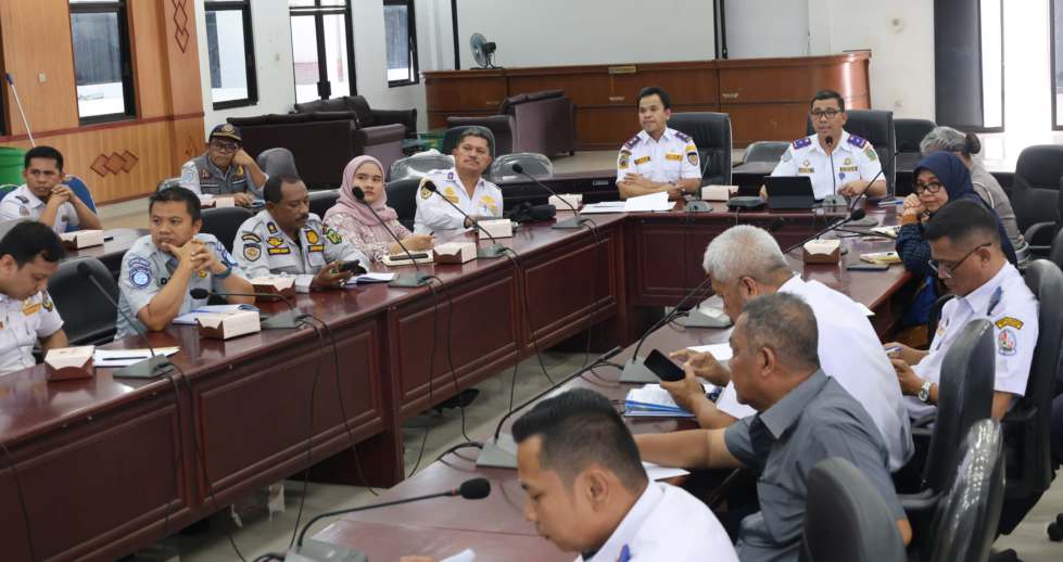Anggota Forum Komunikasi Lalu Lintas dan Angkutan Jalan (FKLL) tingkat Provinsi Sumatera Utara (Sumut) menyelenggarakan pertemuan menyusun rencana Pemilihan Abdi Yasa Tahun 2024, Senin (12/8/2024) di Medan.