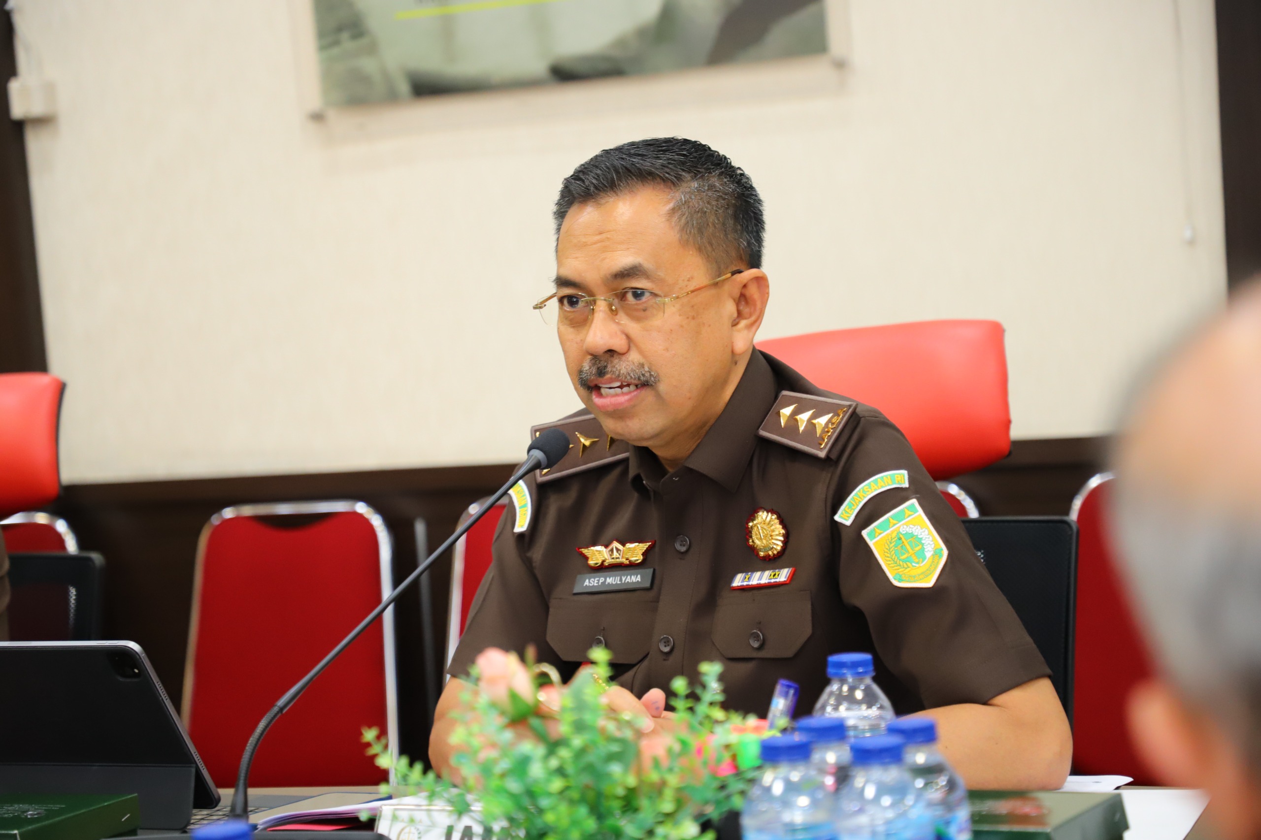 Kronologi bermula saat Saksi Muhammad Marub alias Ayub (berkas terpisah tindak pidana pencurian) bersama Tersangka I Harri Suhendro alias Hendro bin Sukandar (Alm) datang ke rumah Tersangka II Marin Oktarina bin Sukandar (Alm) pada hari Sabtu, tanggal 20 April 2024 sekira pukul 17:30 WIB