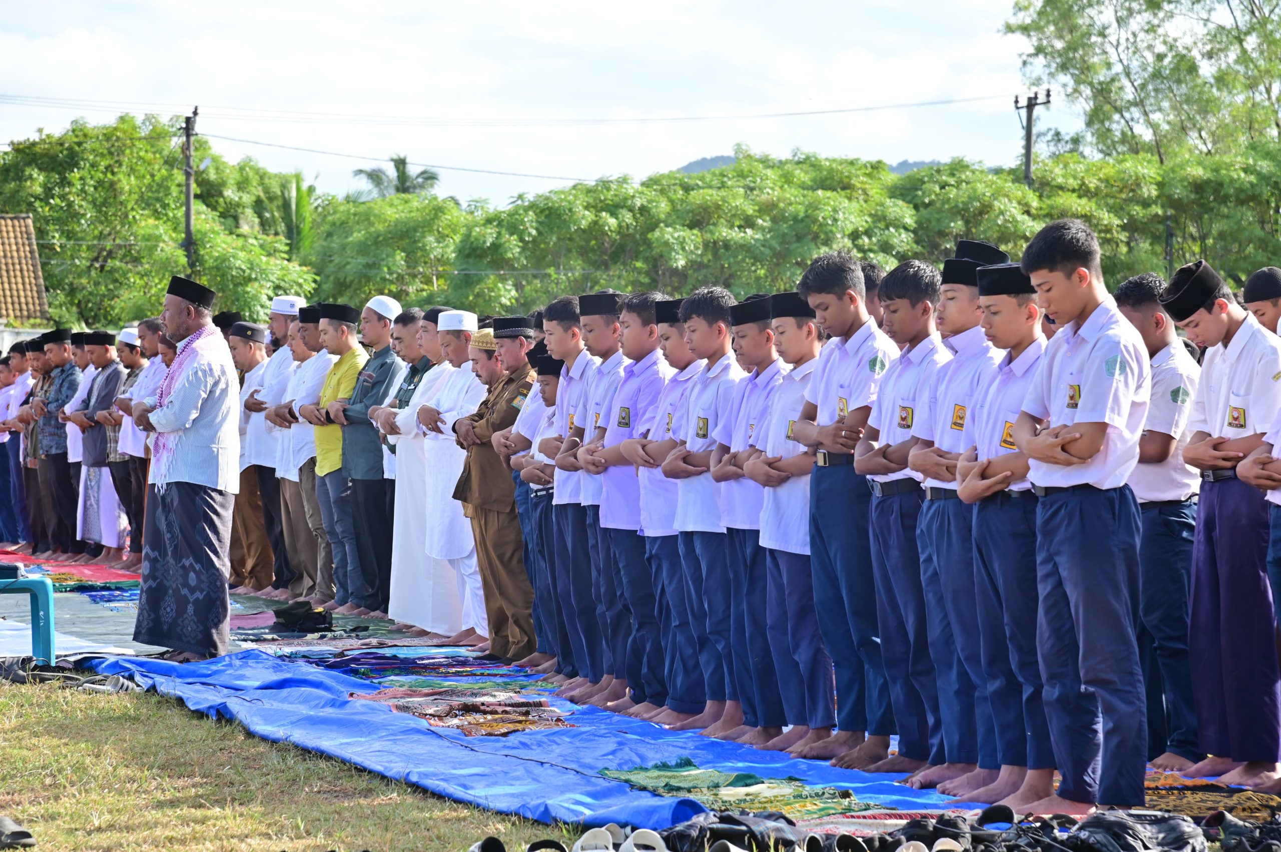 "Salat istisqa dengan melibatkan peserta didik dan dewan guru ini merupakan bagian berharap agar hujan segera turun dan musibah kekeringan ini segera berakhir," kata Kadisdikbud Aceh Besar Bahrul Jamil, Rabu (7/8/2024).
