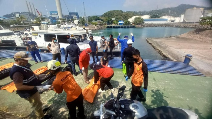 Enam Mayat dan Seorang Sekarat Ditemukan dalam Kapal Nelayan di Banten