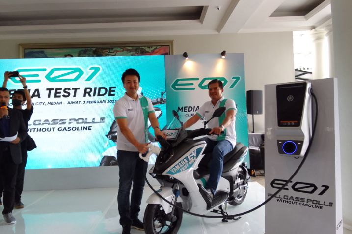 Yamaha Pamer Motor Listrik Yamaha EO1 di Medan, Warga Antusias Lakukan Test Ride