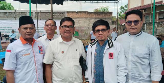 Praktisi Hukum Hendri A Tampubolon, SH MH yang juga Ketua ProJo Sumut dan kawan-kawan.