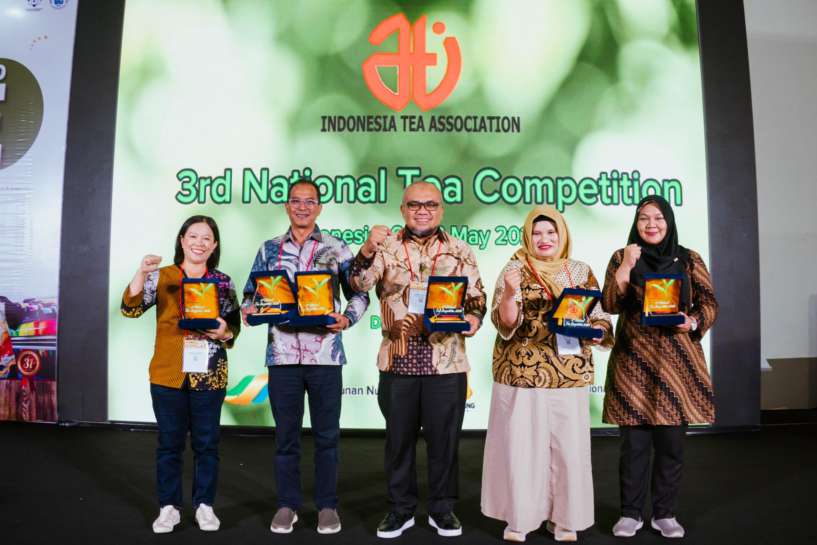Teh Butong produksi PTPN IV PalmCo menyapu bersih 6 penghargaan di National Tea Competition 2025 yang diselenggarakan oleh Asosiasi Teh Indonesia dan diterima langsung oleh Regioan Head Regional II Budi Susanto. Direktur Utama PalmCo Jatmiko Santosa menyatakan penghargaan ini menjadi tambahan semangat setelah komoditas teh di Sumatera Utara itu mampu menjalankan program Turn Around yang ditetapkan sehingga membukukan laba perdana setelah hampir 3 dasawarsa.