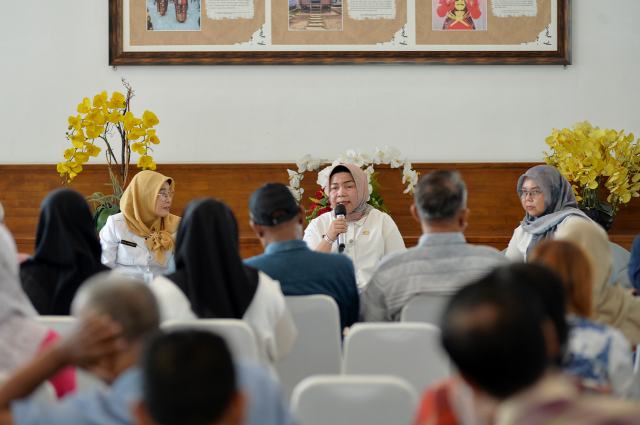 Pemerintah Provinsi Sumatera Utara (Sumut) melalui Dinas Pemberdayaan Perempuan, Perlindungan Anak dan Keluarga Berencana (P3AKB) Sumut dan Dinas Ketenegakerjaan Sumut melakukan Konferensi Pers terkait pencegahan Pekerja Migran Ilegal dan korban Tindak Pidana Perdagangan Orang (TPPO) di Lobby Dekranasda Lantai 1 Kantor Gubernur Sumut Jalan Diponengoro Kota Medan. Rabu (24/9/2025). Foto/Diskominfo Sumut