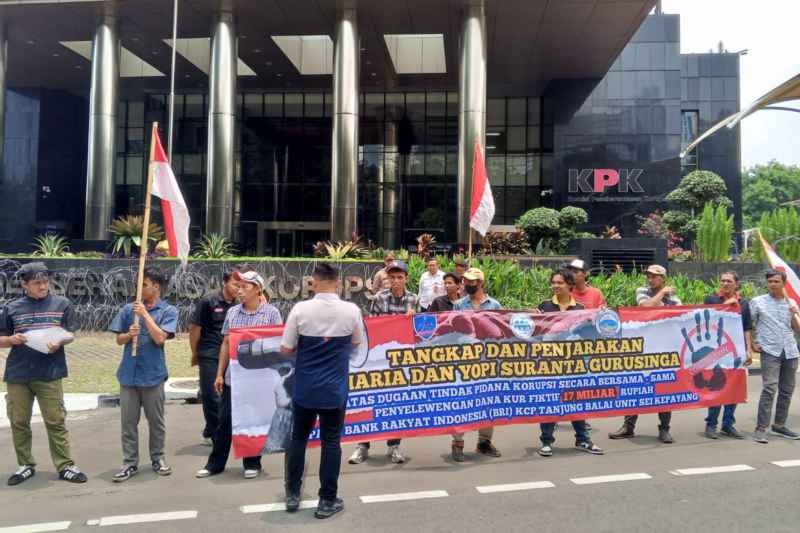 DIABADIKAN-Usai menggelar Konfrensi Pers, jajaran panitia dan penyelengara Wondr By BNI Indonesia Master 2025, diabadikan bersama di Premiere Santika Dyandra Hotel, Senin (20/10/2025). Foto/medandaily.com/asril tanjung