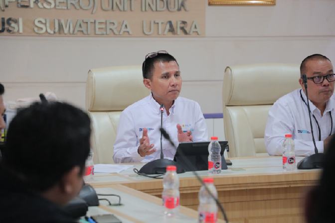 General Manager PLN UID Sumut, Ahmad Syauki saat menjelaskan tentang Upaya PLN dalam mendukung Transisi Energi melalui penyediaan SPKLU