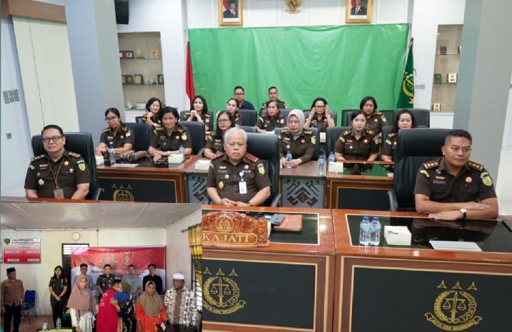 Kejati Sumatera Utara menerapkan restorative justice terhadap perkara pidana dari Kejaksaan Negeri Tapanuli Selatan yakni pengancaman yang dilakukan seorang anak terhadap ibunya.