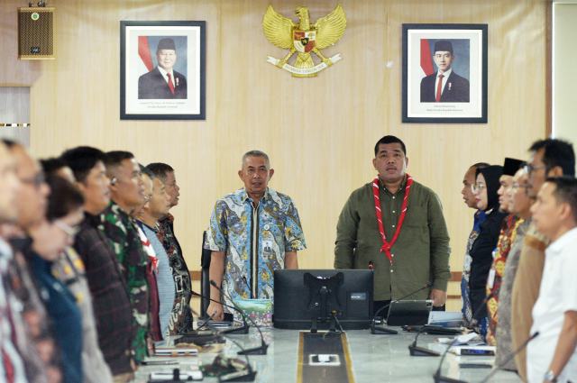 20260703_174646_resize_52 Pj Sekretaris Daerah Provinsi Sumatera Utara (Sumut) Sulaiman Harahap memimpin Rapat Koordinasi Persiapan Pelaksanaan Jambore Daerah (Jamda) Gerakan Pramuka Sumut XI Tahun 2026 di Ruang Rapat I Kantor Gubernur Sumut Jalan Diponegoro Kota Medan, Jumat (3/7/2026). Foto/Diskominfo Sumut
