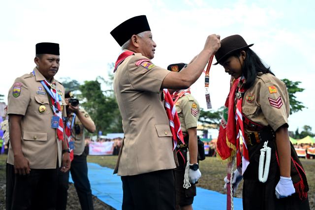 20260708_212902_resize_58 Wakil Gubernur Sumatera Utara (Sumut) Surya bersama Sekretaris Jenderal Kwartir Nasional Gerakan Pramuka Bachtiar Utomo, Penjabat Sekretaris Daerah Provinsi (Sekdaprov) Sumut Sulaiman Harahap, di damping OPD dan Forkopimda meingikuti upacara sekaligus membuka Jambore Daerah XI kwarda Gerakan pramuka sumut, di Lapangan Bumi Perkemahan Sibolangit, Rabu (8/7/2026). Foto/Diskominfo Sumut