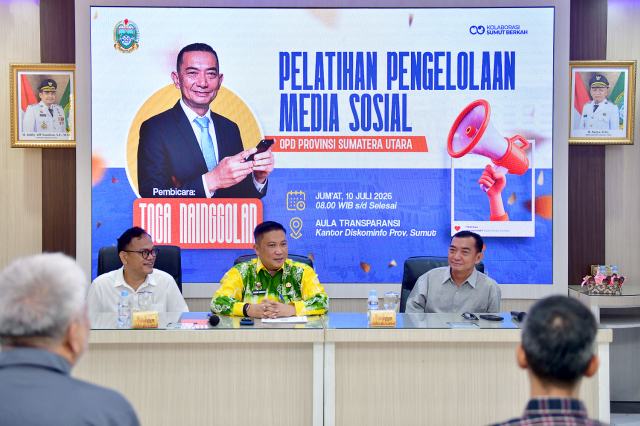 Kepala Dinas Komunikasi dan Informatika (Kominfo) Provinsi Sumatera Utara (Sumut) Erwin Harahap membuka Bimbingan Teknis (Bimtek) Pengelolaan Media Sosial OPD Provinsi Sumut di Aula Transparansi Kantor Dinas Kominfo Sumut, Medan, Jumat (10/7/2026). Foto/Diskominfo Sumut