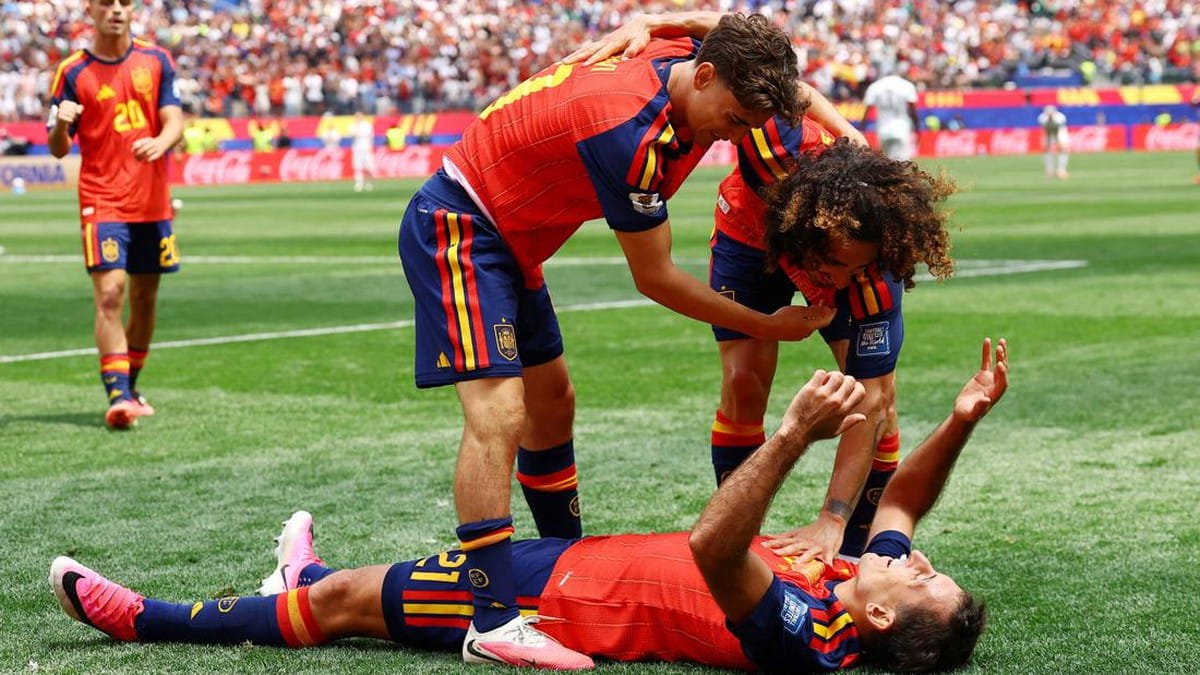 Spanyol rayakan kemenangan usai kandaskan Austria 3-0. (Foto : Google)