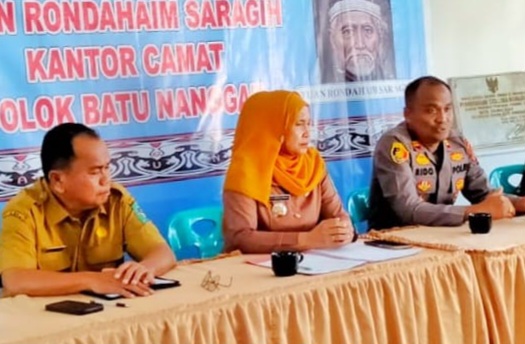 Suasana rapat pembahasan relokasi pedagang Pasar Serbelawan. Foto; IST