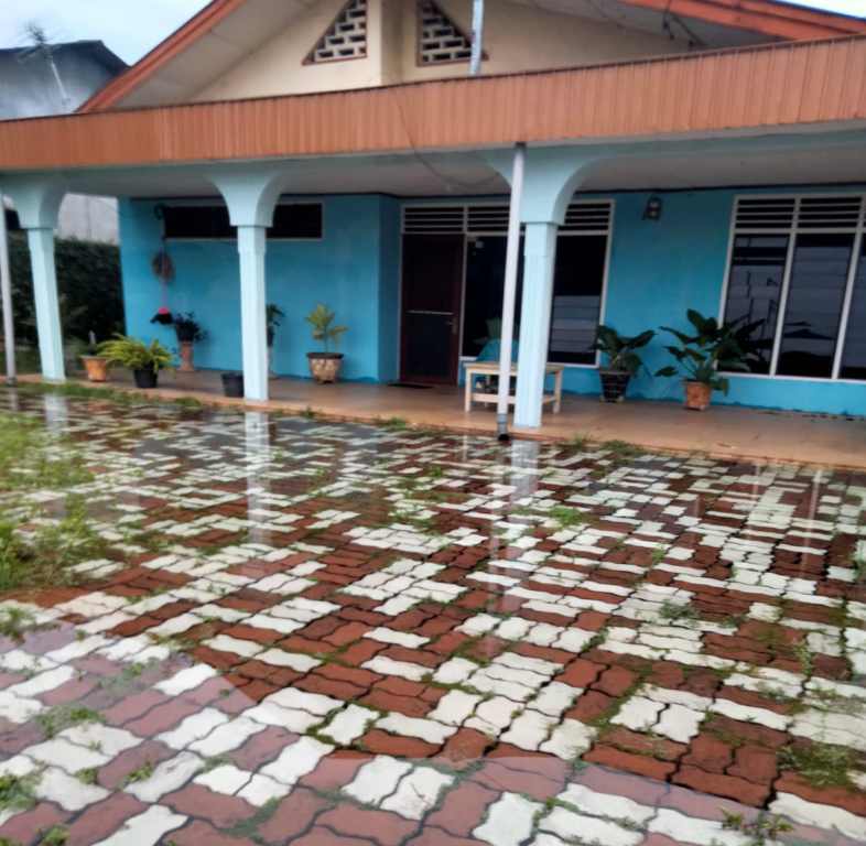 Rumah warga tergenang air.