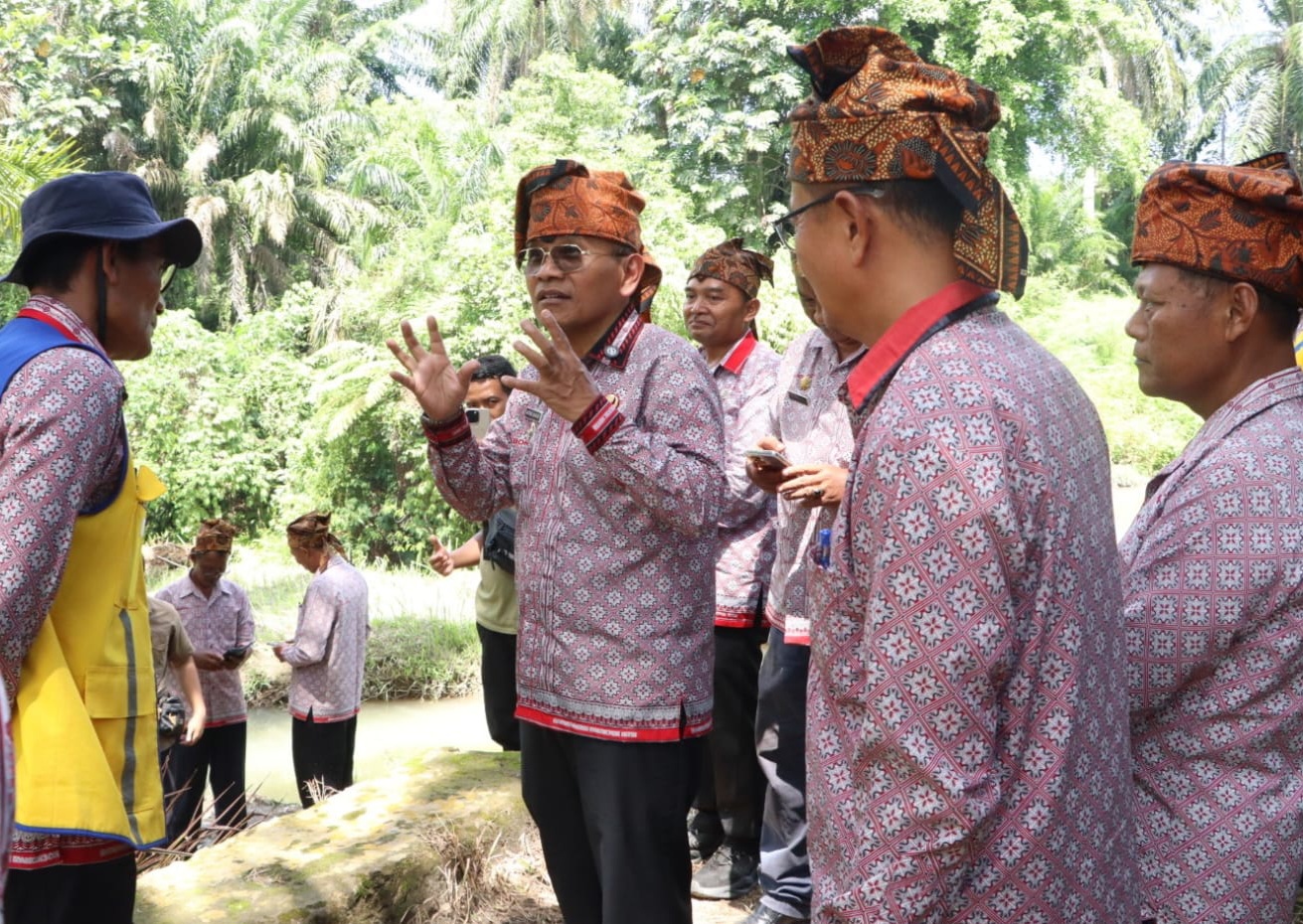 Bupati Simalungun Anton Achmad Saragih saat meninjau Bendungan Bahilang. Foto; IST Bupati Simalungun Anton Achmad Saragih saat meninjau Bendungan Bahilang. Foto; IST