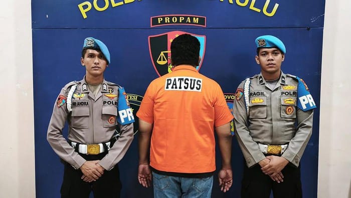 Inilah anggota polisi yang meledek para pengunjukrasa di Bengkulu. (Ist)