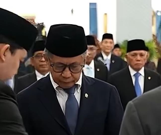 Rocky Gerung sebagai anggota Dewan Pertimbangan Presiden (Wantimpres) di Istana Kepresidenan Jakarta, Jumat (2/10/2026). Foto/tangkapan layar