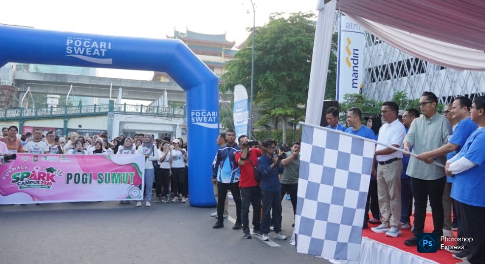 Rico Waas lepas peserta Spark Go To Campus. (Kominfo Medan Dok)