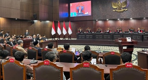 Mahkamah Konstitusi (MK) membacakan putusan terkait keabsahan syarat pencalonan Gibran Rakabuming Raka sebagai calon wakil presiden di Pilpres 2024, Selasa (6/10) malam. Foto/CNNIndonesia