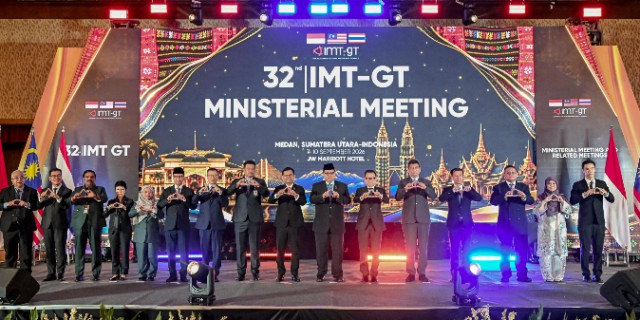 Gubernur Sumatera Utara Bobby Afif Nasution bersama Menko Perekonomian Airlangga Hartarto memimpin IMT-GT Ministerial Meeting dalam rangka pertemuan tingkat Menteri Indonesia-Malaysia-Thailand Growth Triangle (IMT-GT) di Lantai 2 Ballroom JW Marriott Hotel Medan, Kamis (10/9/2026).